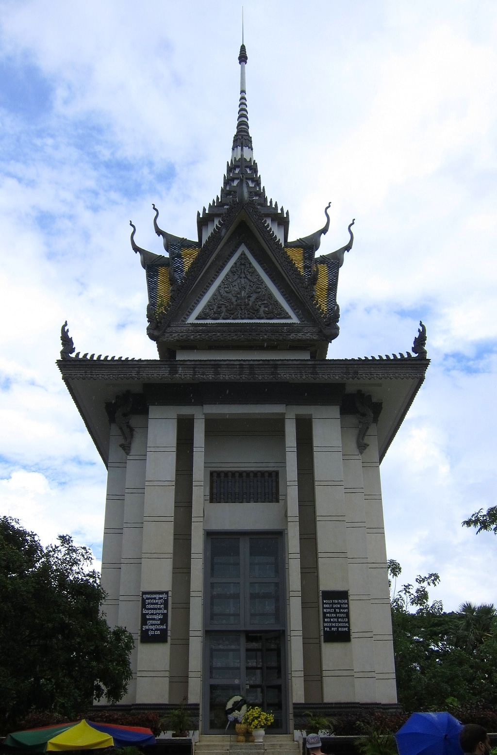 Monument aux morts de la Prison S-21 et du camp