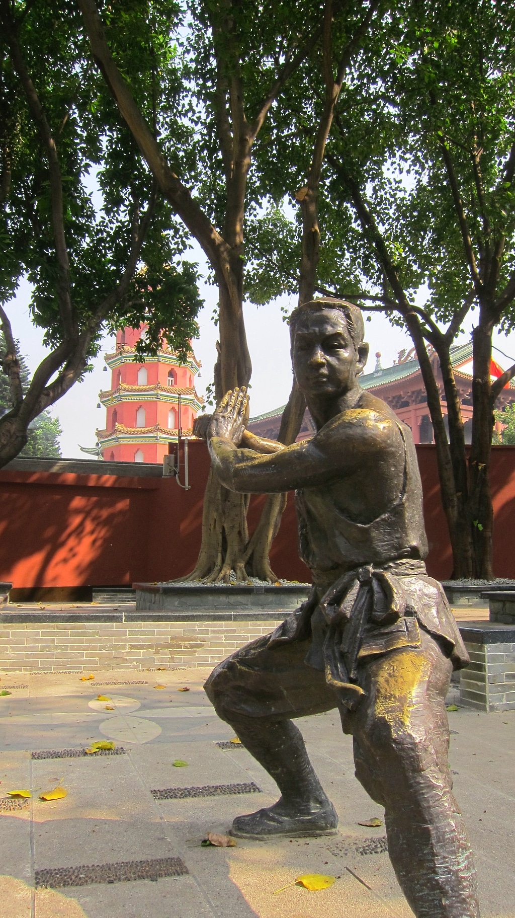 Statue de bronze (Wong Fei Hung?)