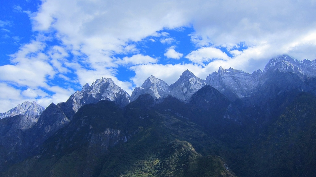 Belle vue sur les montagnes. Yulong Xuesha