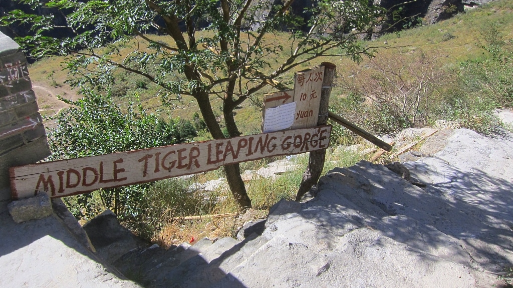 L'escalier qui mène aux rochers du tigre. Payant