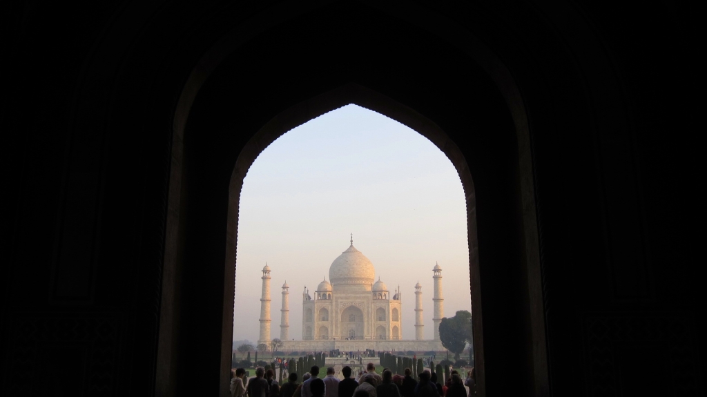 Ha! Le Taj Mahal fait son apparition au loin. Agra