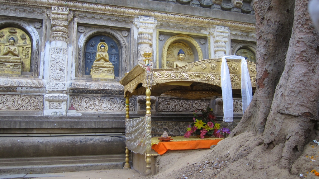 Un siege d'or a été placé là ou Bouddha aurait atteind son éveillement.