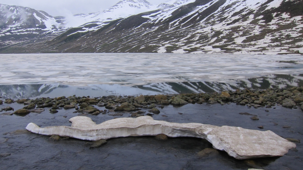 Le lac Gangabal, soit-disant la source de la rivière du Ganges