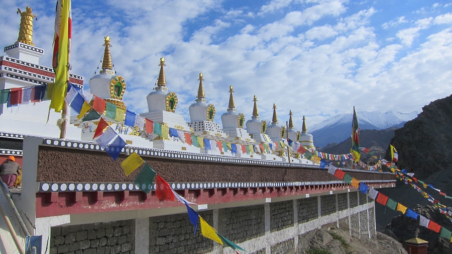 Les stupas du monastère de Thiksey