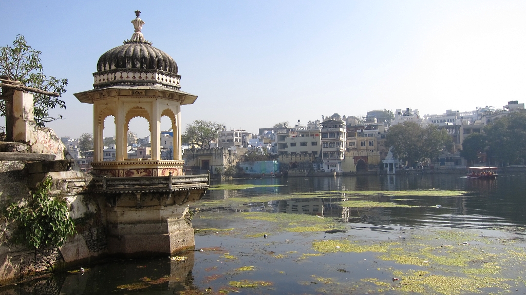 La ville d'Udaipur et ses lacs