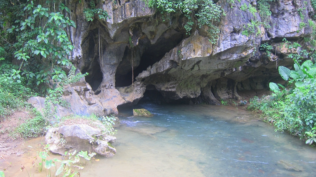 La cave se trouve juste sur le chemin de la rando.