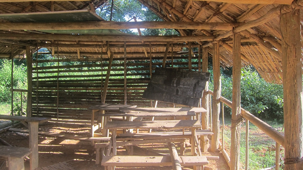 Arrivé dans le village de Ban Kiukhan par l'école locale.