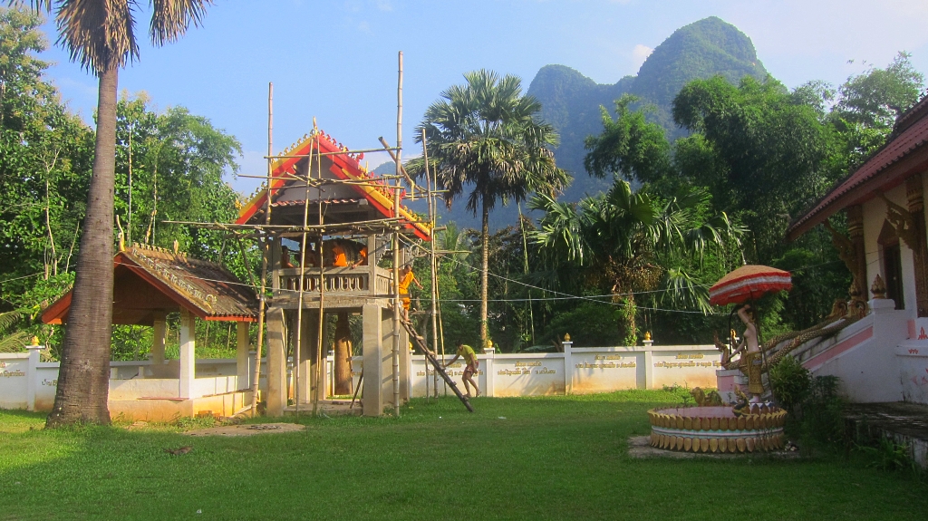 Le seul monastère de Muang Ngoi avec des jeunes moines assez sympa!