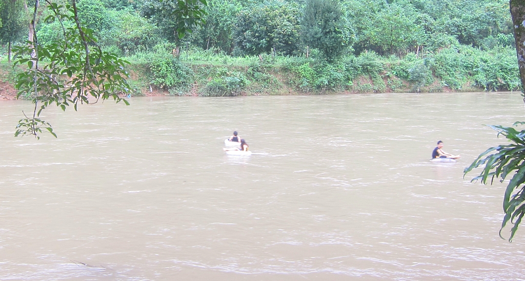 Vang Vieng - Descente de la rivière en bouées